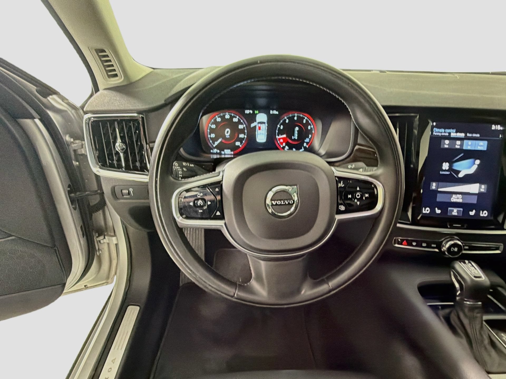 Used 2018 Volvo S90 T5 Momentum w/ Convenience Package FWD image 11