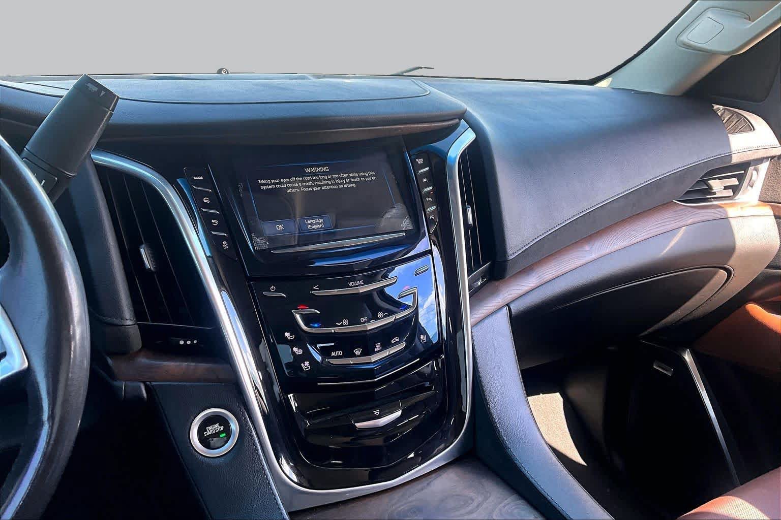 Used 2018 Cadillac Escalade ESV Luxury RWD image 7
