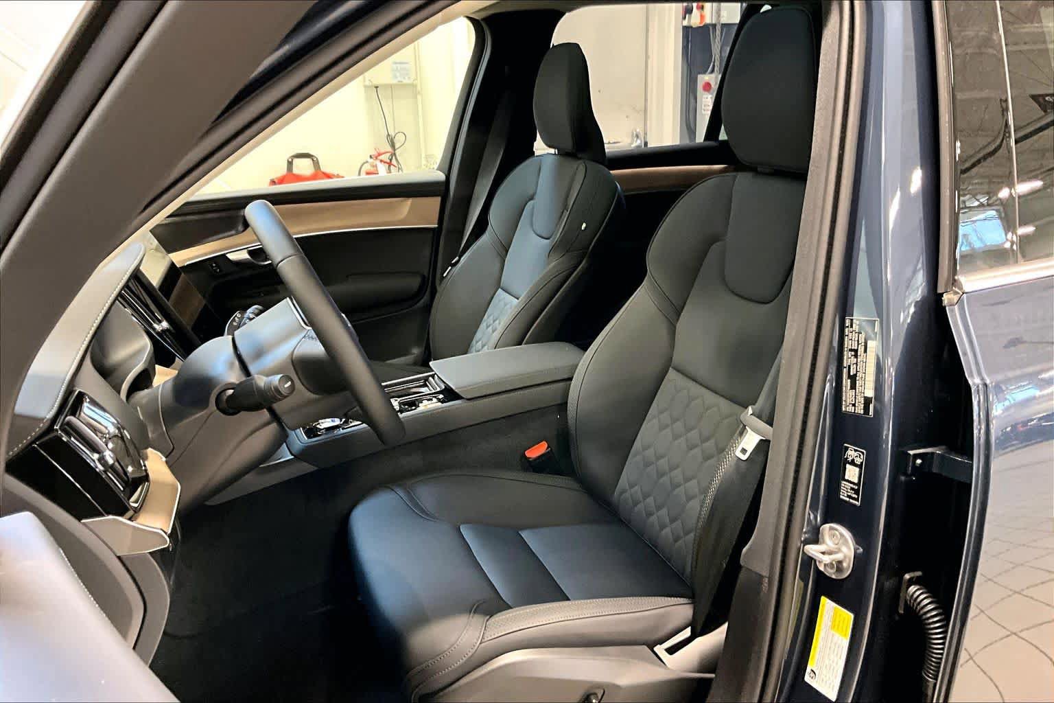 New 2026 Volvo XC90 B5 Plus w/ Protection Package Premier AWD/4WD image 13