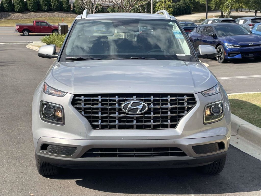 Used 2025 Hyundai Venue SEL FWD image 8