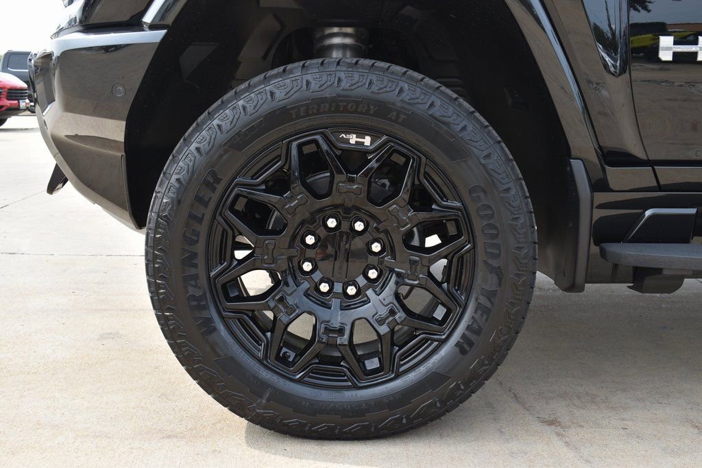 New 2025 GMC Hummer EV 2X image 30