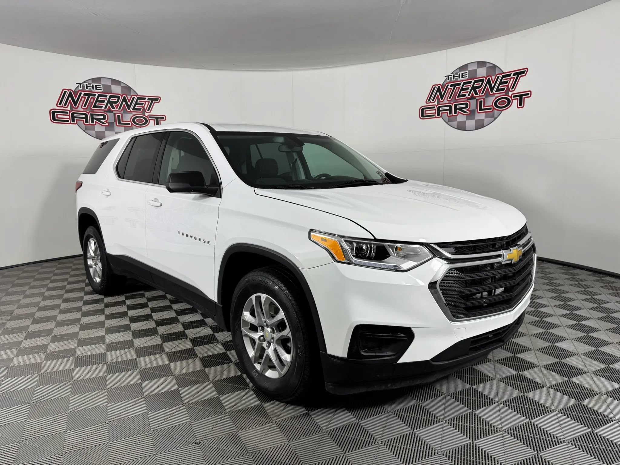 Used 2021 Chevrolet Traverse LS w/ LPO, Floor Liner Package FWD image 9