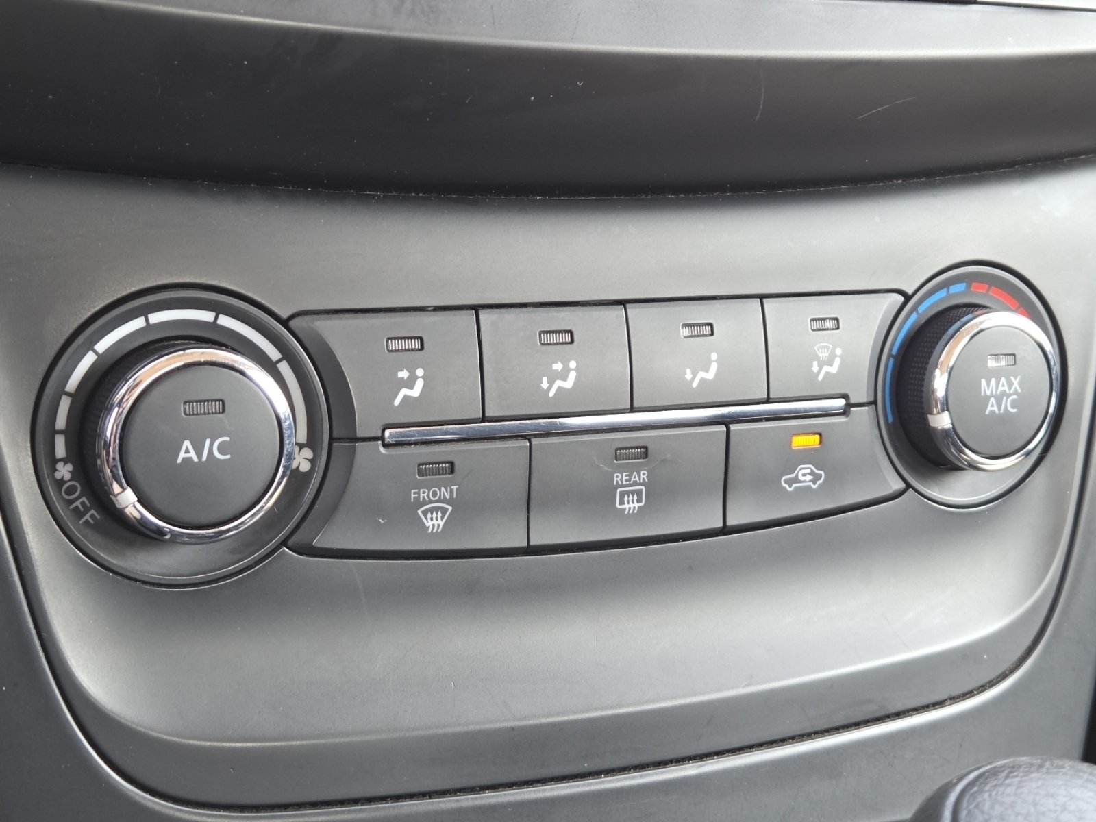 Used 2018 Nissan Sentra S FWD image 4