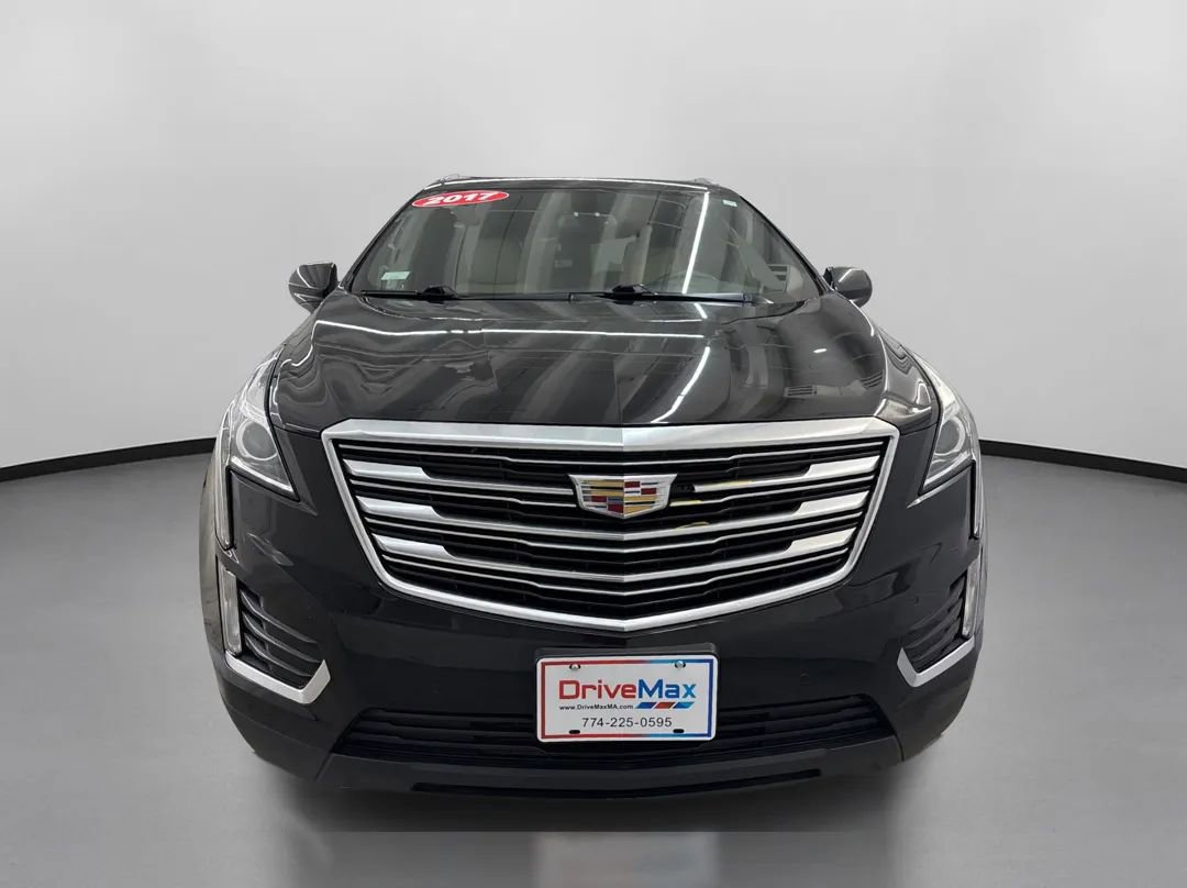 Used 2017 Cadillac XT5 Luxury FWD image 2