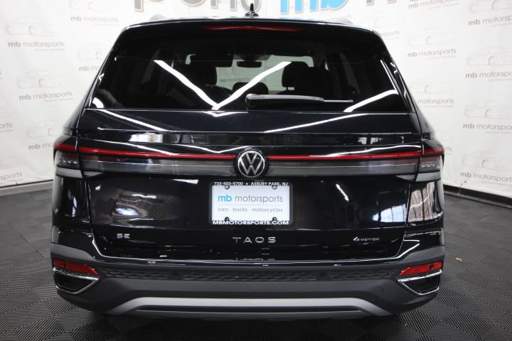 Used 2025 Volkswagen Taos SE AWD/4WD image 5