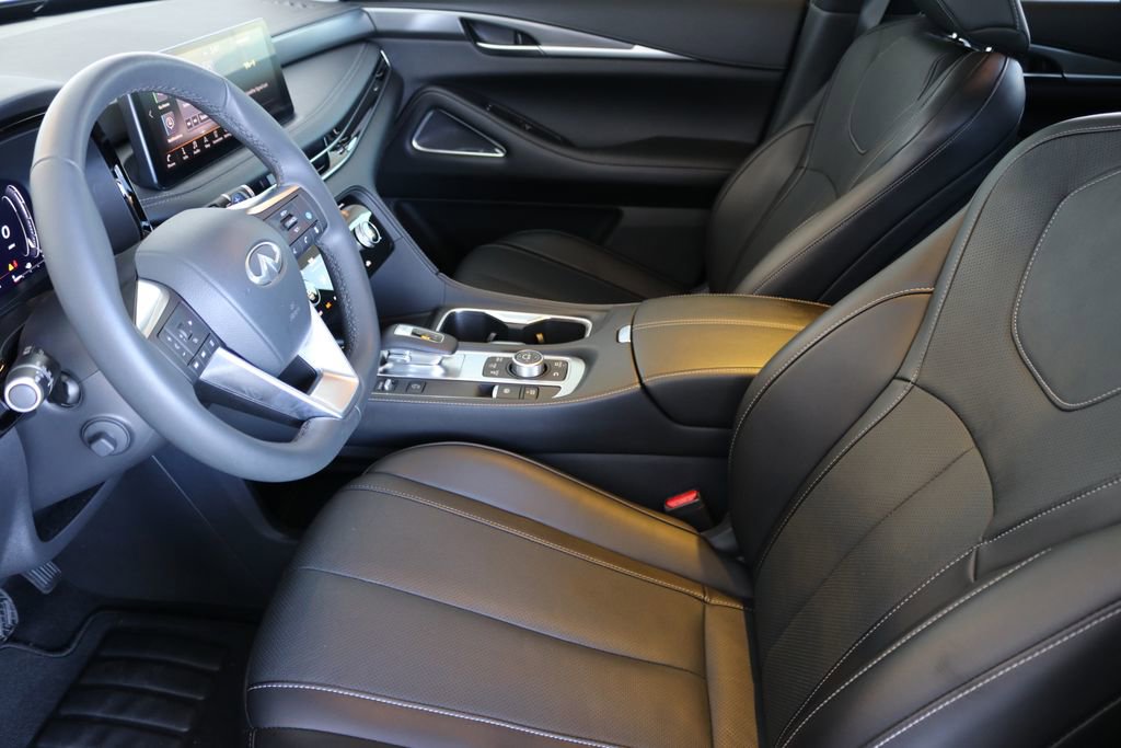 Certified 2025 INFINITI QX60 Luxe w/ Vision Package image 18