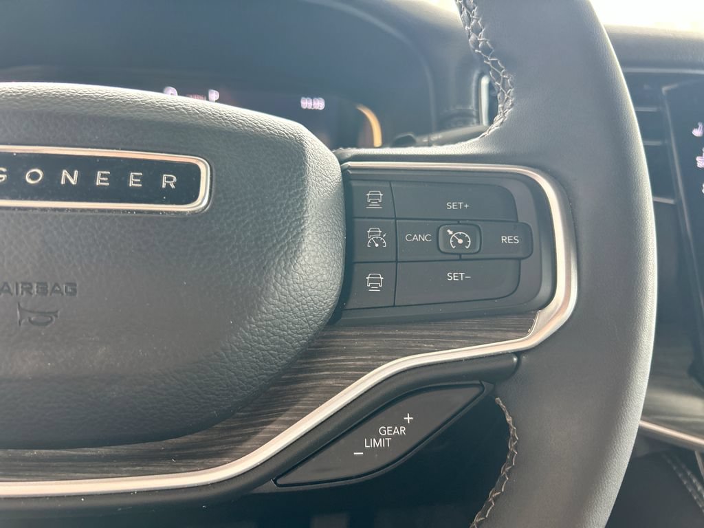 Used 2024 Jeep Wagoneer Series II AWD/4WD image 18