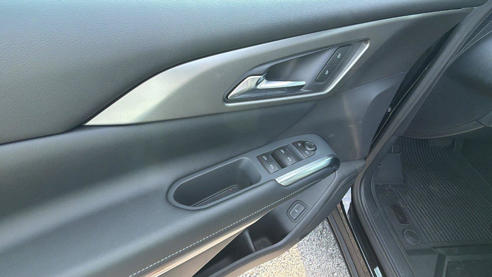 New 2027 Chevrolet Traverse LT w/ Midnight/Sport Edition FWD image 15