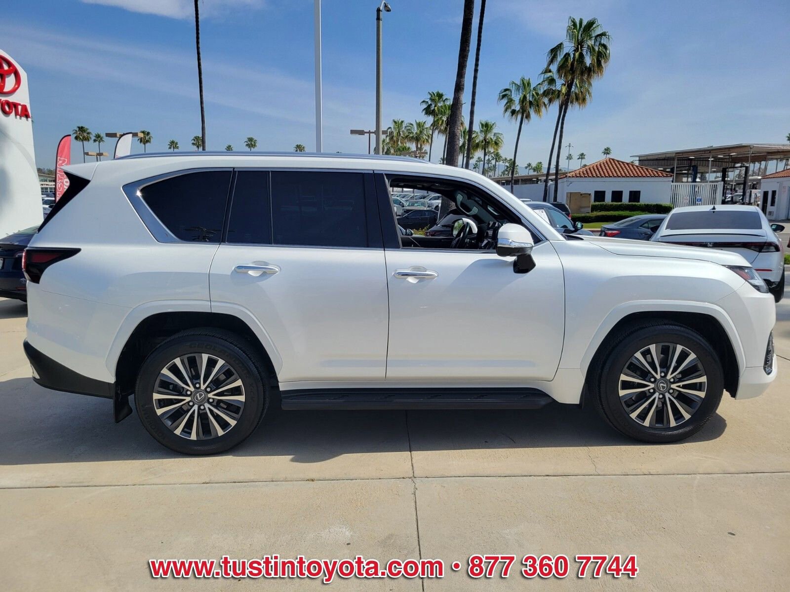 Used 2024 Lexus LX 600 600 Premium w/ Interior Upgrade Package image 3