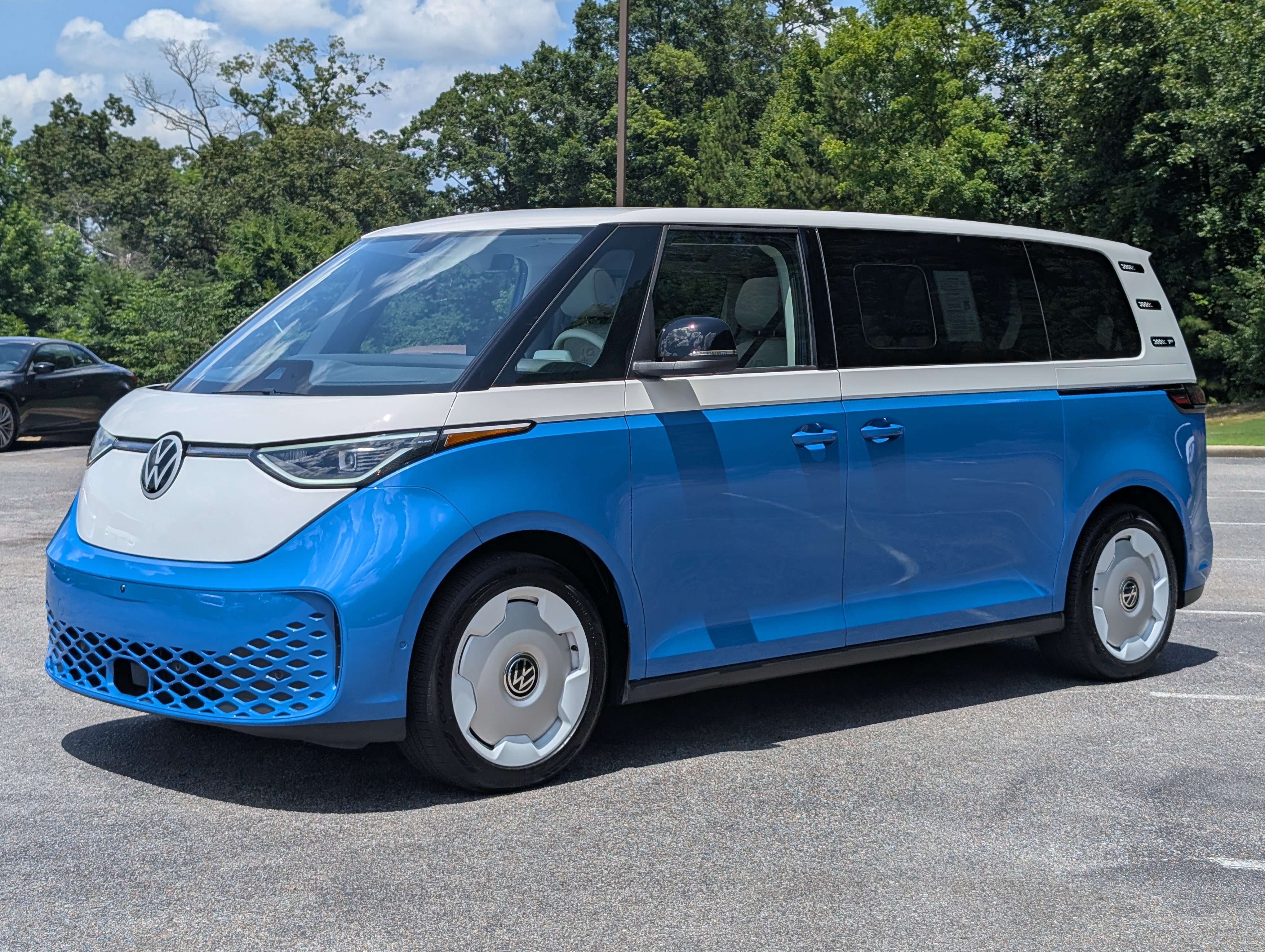 Used 2025 Volkswagen ID. Buzz Pro S Plus RWD image 5