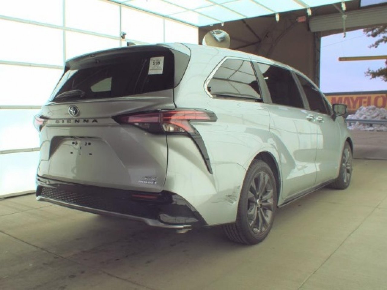 Used 2021 Toyota Sienna XSE image 6