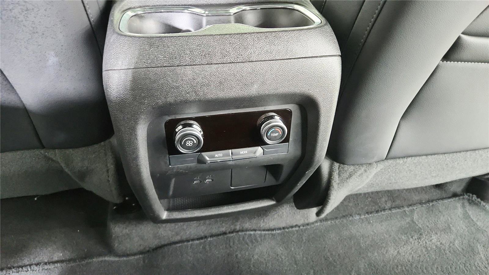 Used 2025 Buick Enclave Preferred AWD/4WD image 15