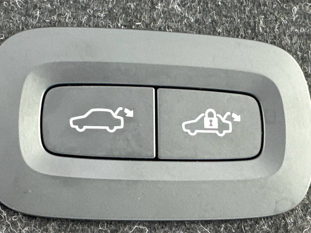 Used 2023 Volvo S90 B6 Plus w/ Protection Package Premier AWD/4WD image 35