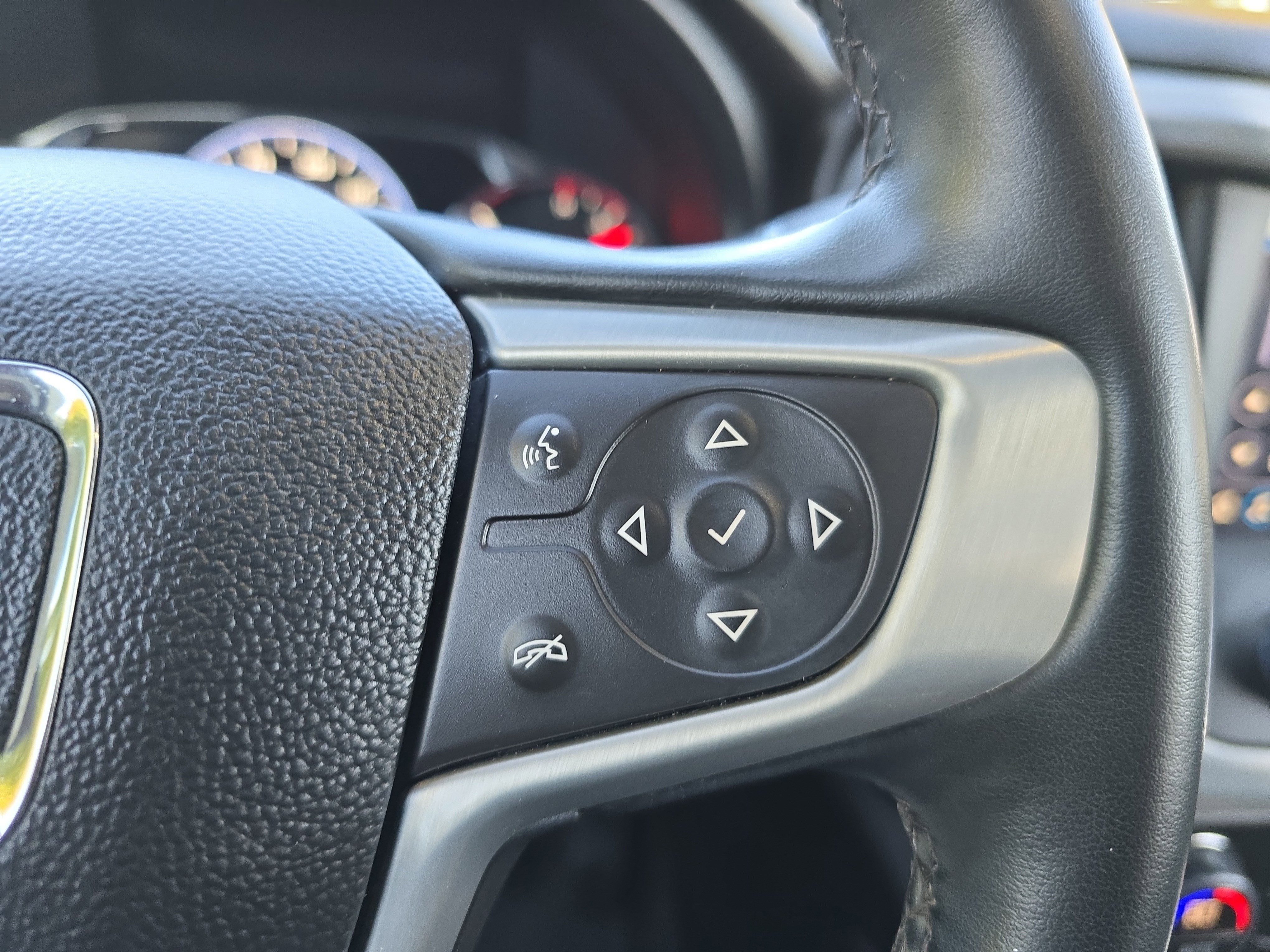 Used 2023 GMC Acadia SLT w/ Technology Package image 17