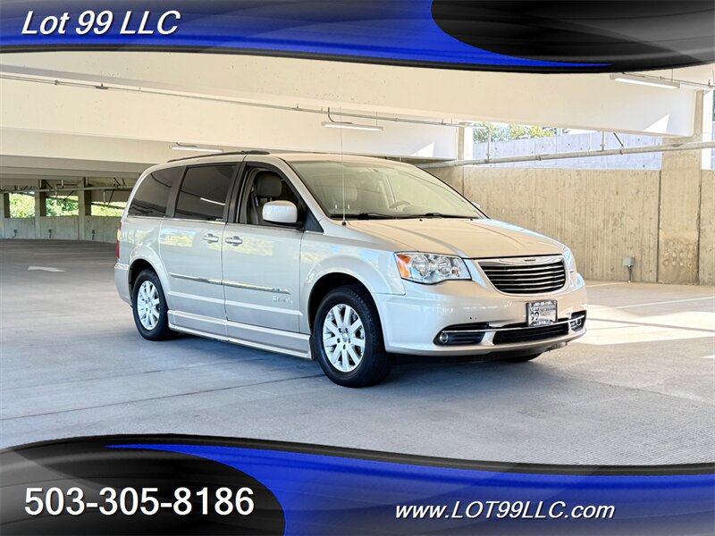 Used 2013 Chrysler Town & Country Touring FWD image 12