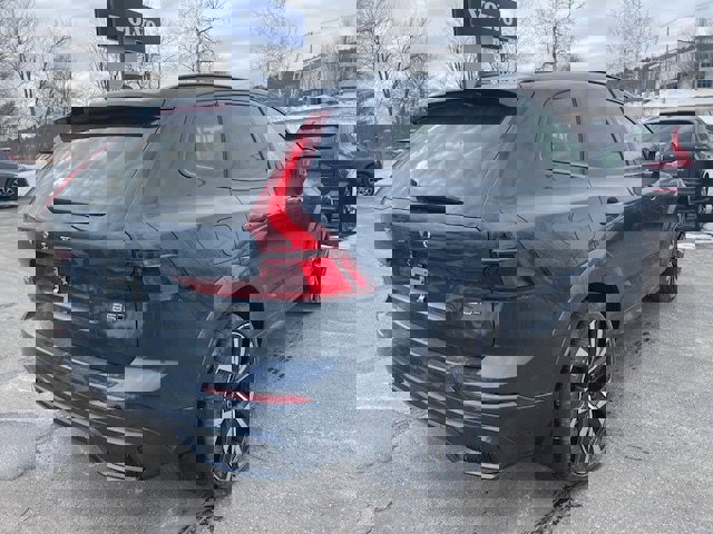 New 2026 Volvo XC60 B5 Ultra w/ Climate Package image 3