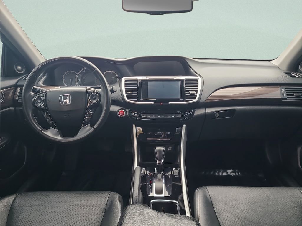 Used 2017 Honda Accord Touring image 14