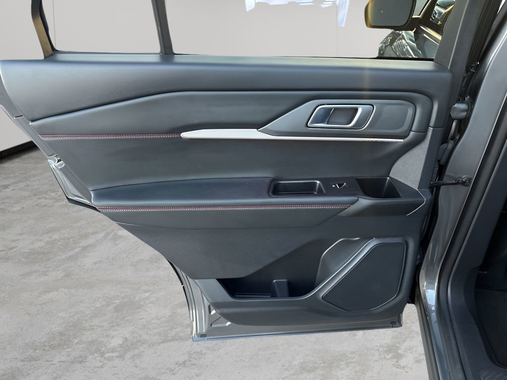 Used 2025 Ford Explorer ST image 17