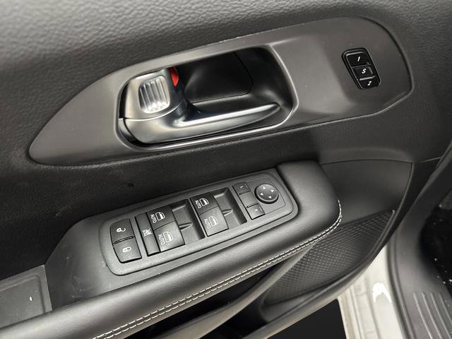 New 2026 Chrysler Pacifica Select w/ S Appearance Package image 27