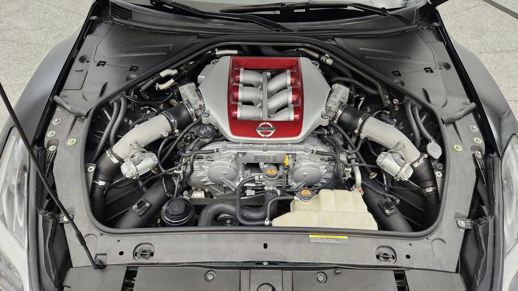 Used 2018 Nissan GT-R Premium AWD/4WD image 15