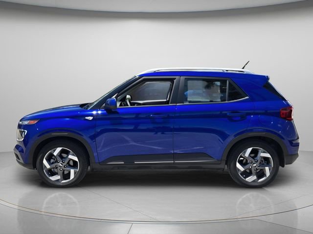 Certified 2025 Hyundai Venue SEL FWD image 3