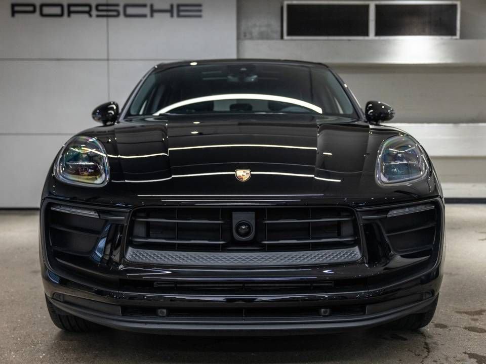 Certified 2026 Porsche Macan AWD/4WD image 11