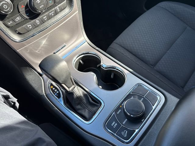 Used 2019 Jeep Grand Cherokee Laredo AWD/4WD image 26