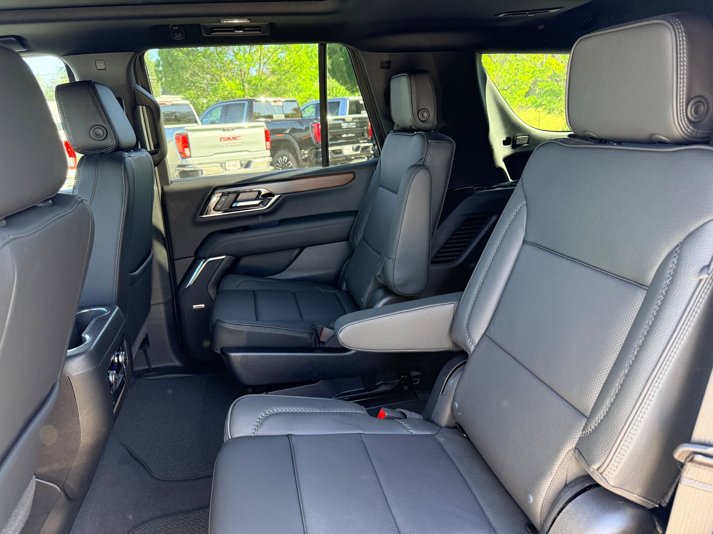New 2026 GMC Yukon Denali w/ Sun & Power Step Package AWD/4WD image 11