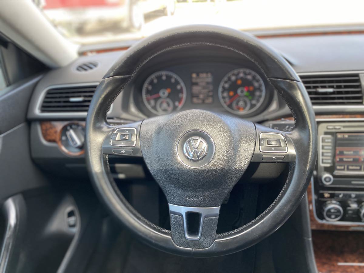 Used 2012 Volkswagen Passat 2.5 SEL FWD image 10