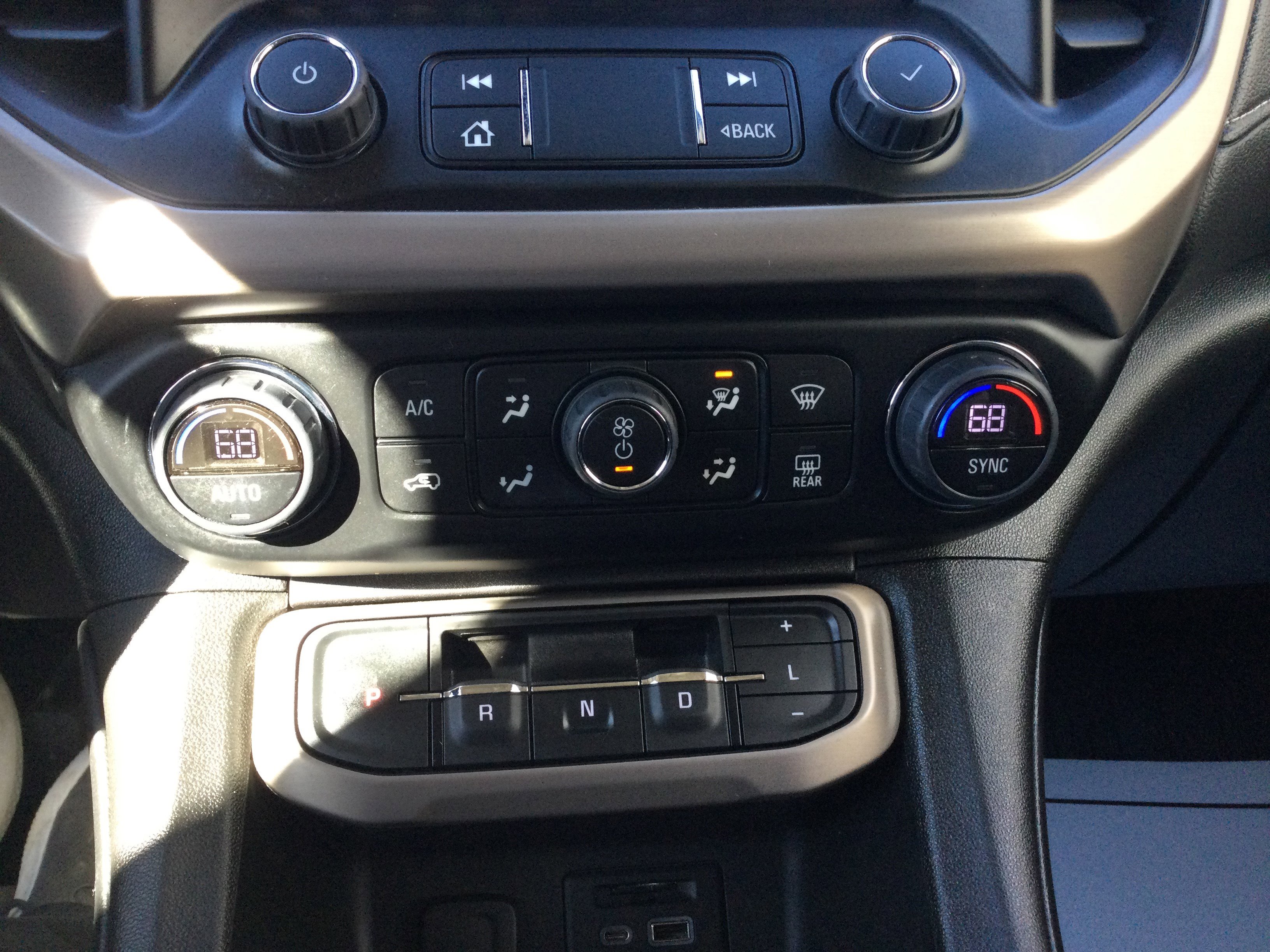 Used 2023 GMC Acadia Denali w/ Denali Ultimate Package image 21