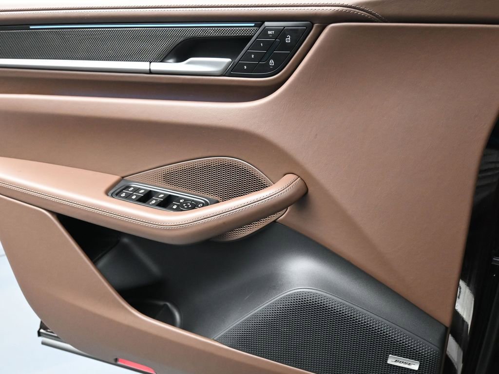 Certified 2025 Porsche Macan 4 Electric image 24