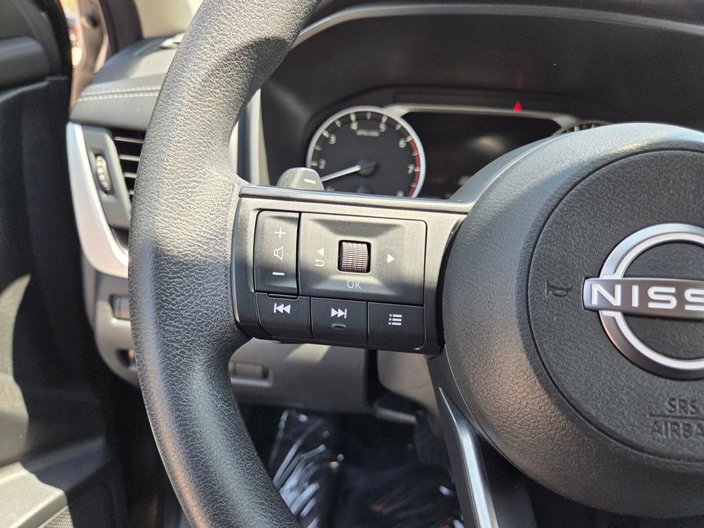 Used 2024 Nissan Rogue SV image 27