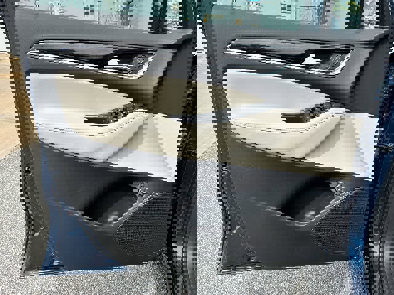 Used 2024 Buick Enclave Essence image 21