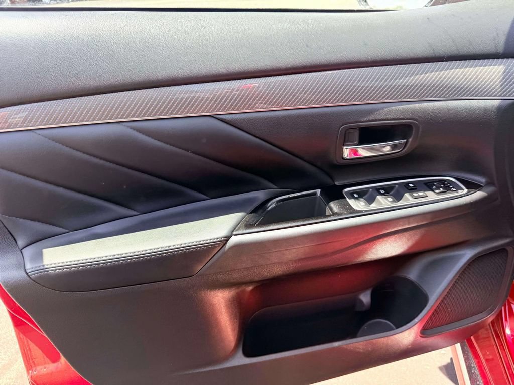Used 2020 Mitsubishi Outlander SEL AWD/4WD image 12