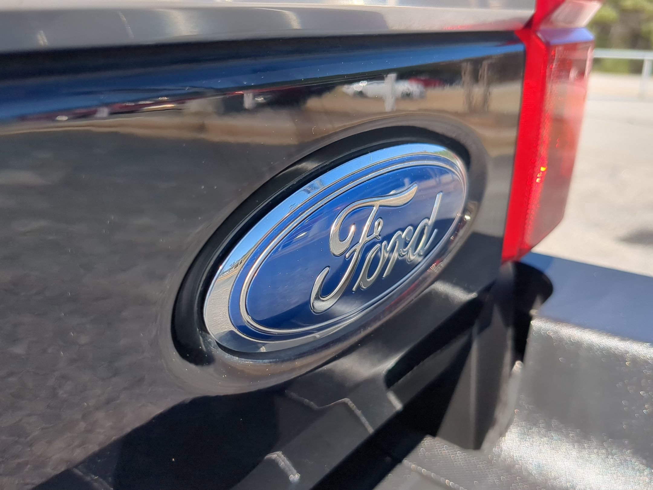 Used 2021 Ford F250 Platinum w/ FX4 Off-Road Package AWD/4WD image 29