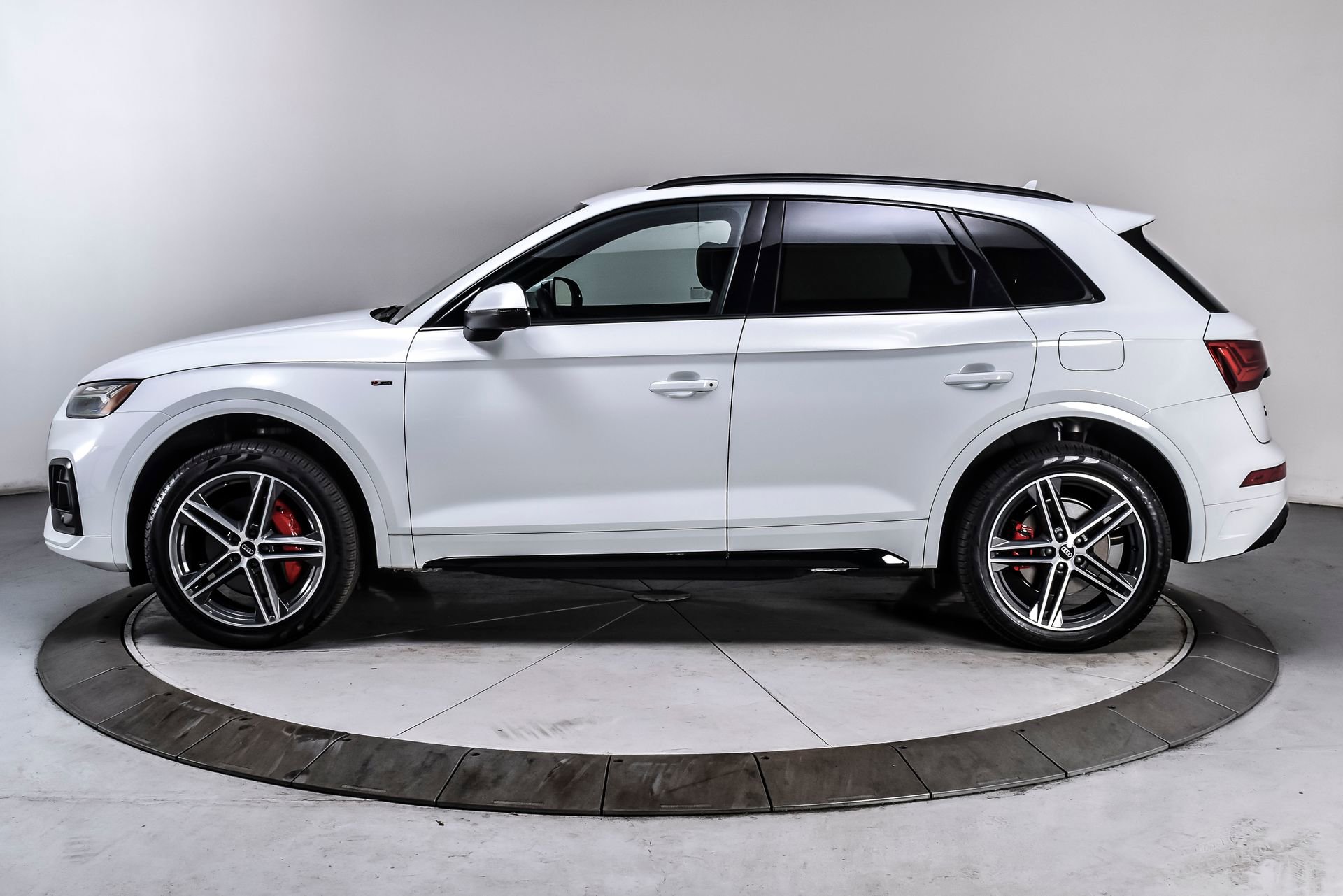 Used 2025 Audi Q5 e Premium Plus w/ Premium Plus Package AWD/4WD image 3