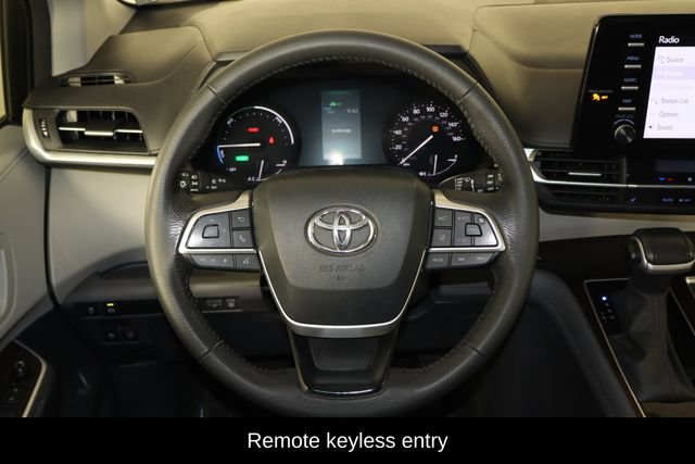Used 2024 Toyota Sienna XLE AWD/4WD image 7
