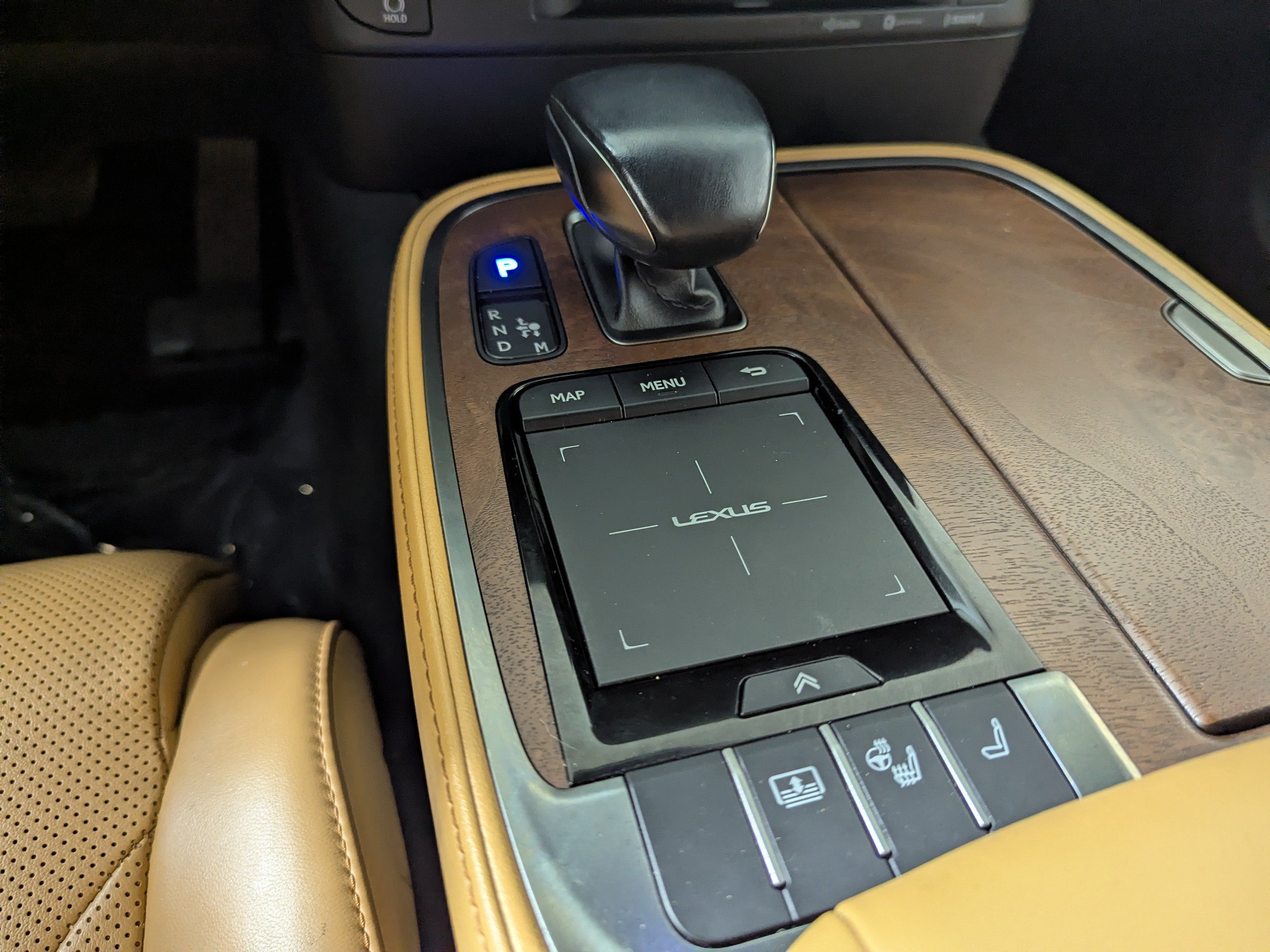 Used 2021 Lexus LS 500 w/ Accessory Package (Z2) RWD image 25