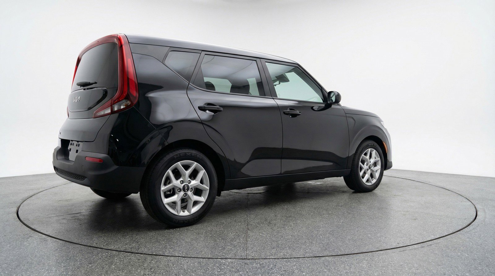 Used 2025 Kia Soul LX w/ LX Technology Package FWD image 9