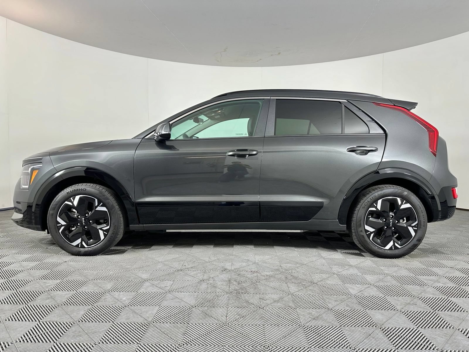 Used 2025 Kia Niro Wind w/ Wind Preserve Package FWD image 13