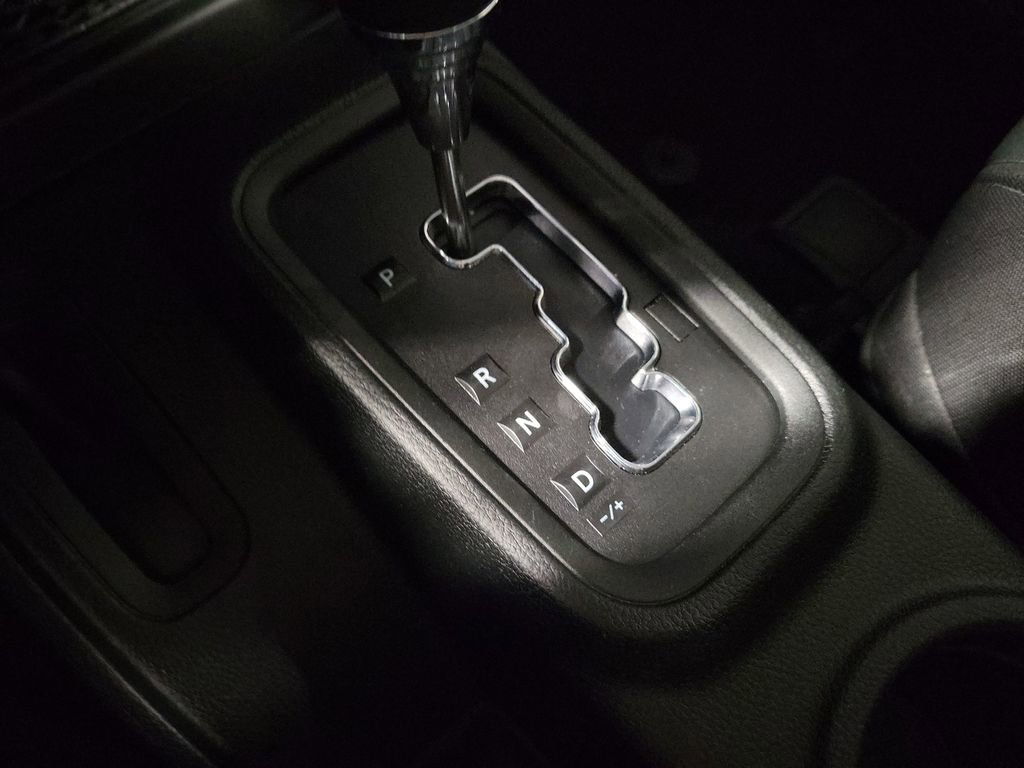 Used 2018 Jeep Wrangler Sport image 16