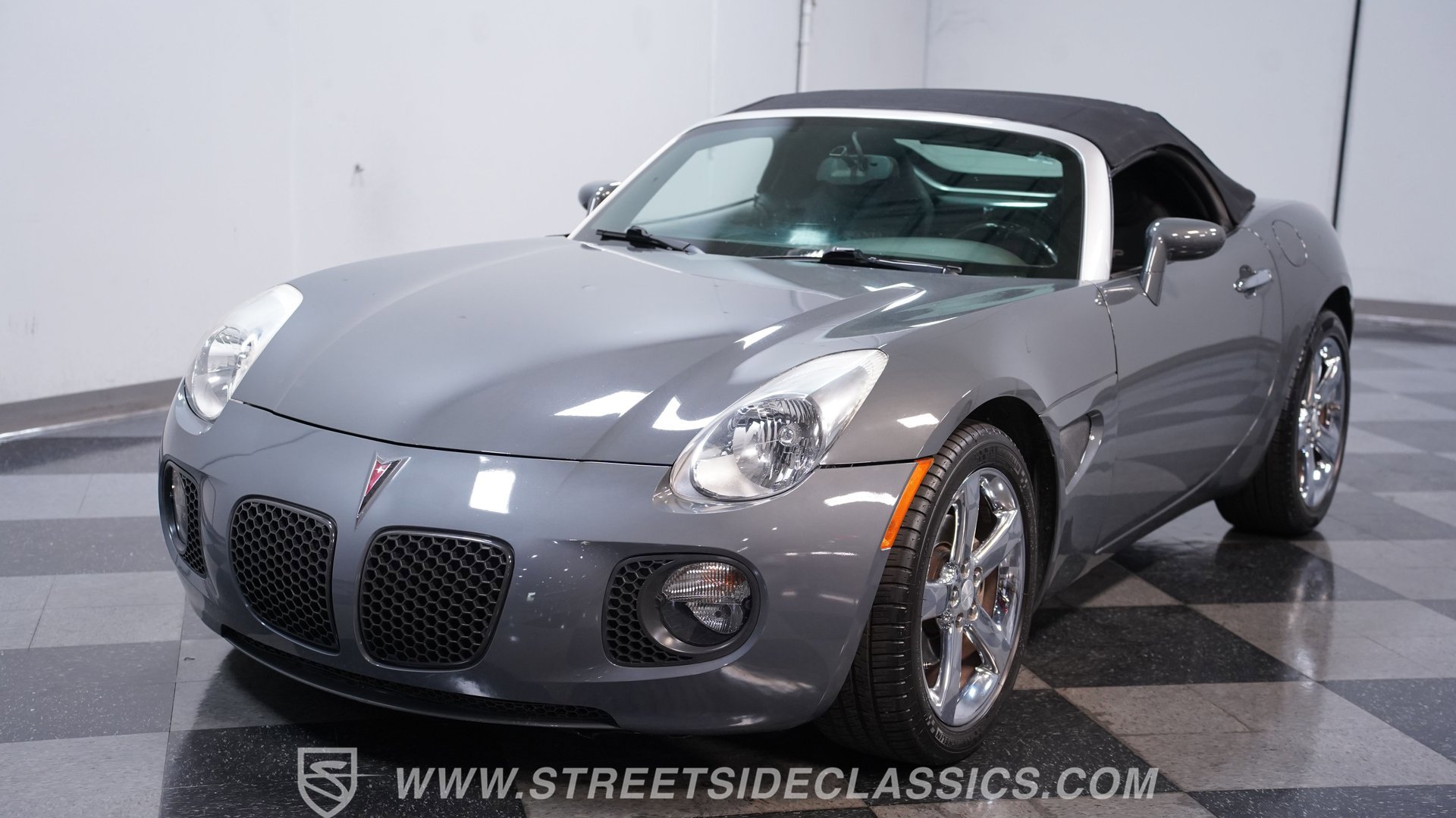 Used 2008 Pontiac Solstice GXP w/ Premium Package RWD image 17