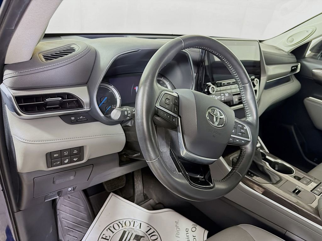 Used 2020 Toyota Highlander Platinum image 10