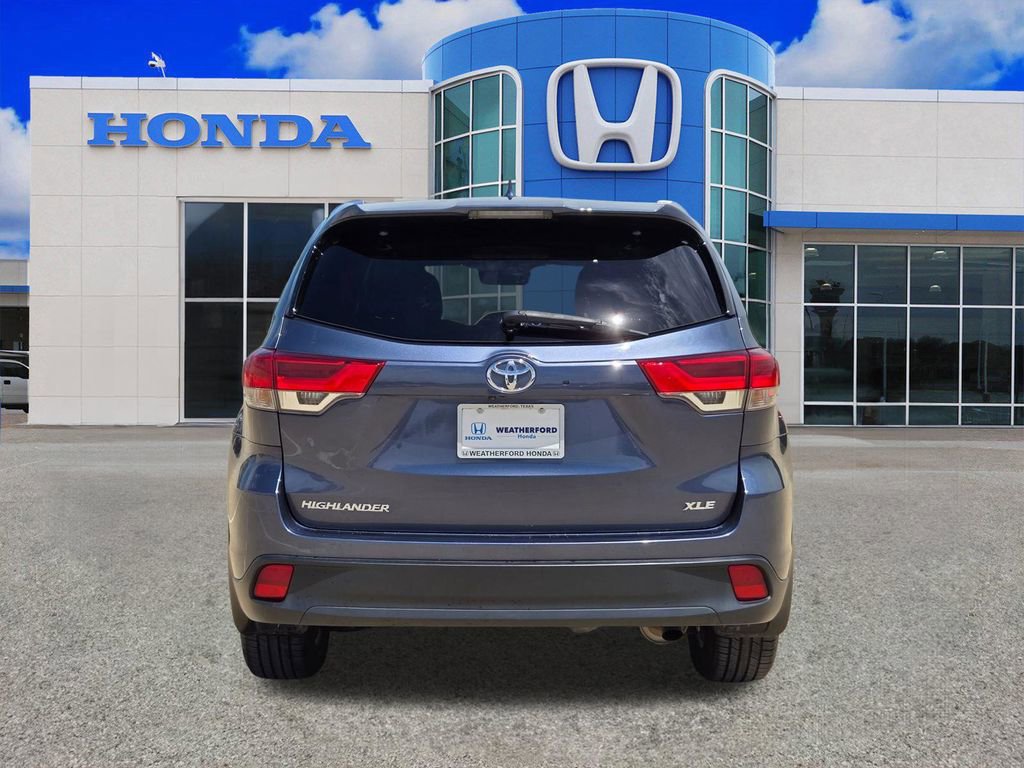 Used 2018 Toyota Highlander XLE FWD image 4