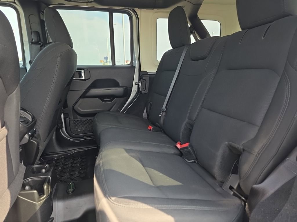 Used 2019 Jeep Wrangler Unlimited Sahara image 10