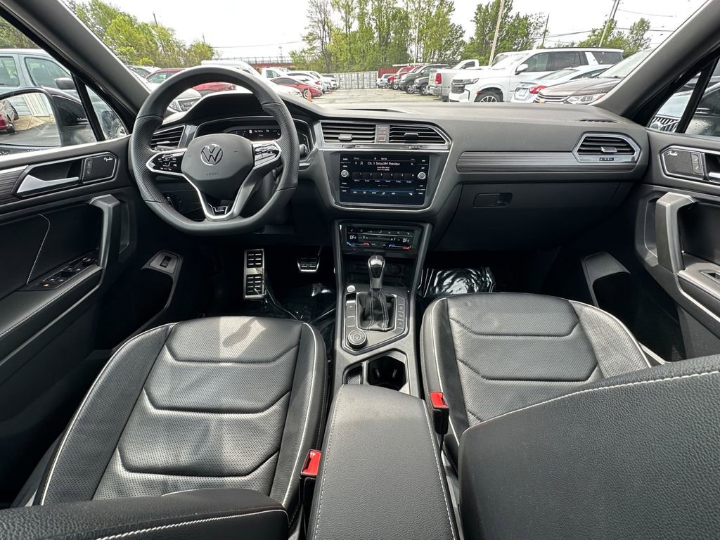 Used 2022 Volkswagen Tiguan SEL R-Line image 25