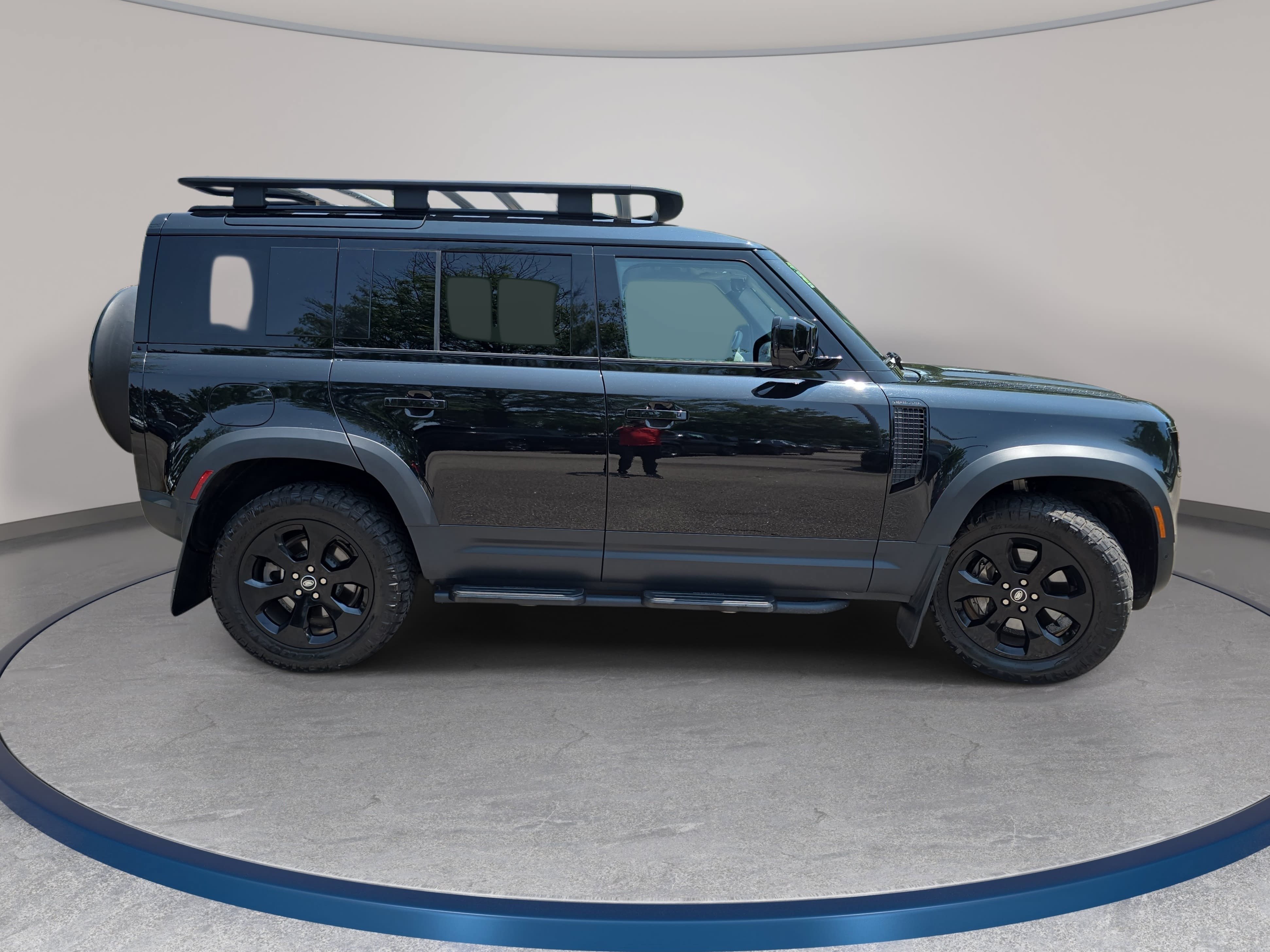 Certified 2025 Land Rover Defender 110 S AWD/4WD image 4
