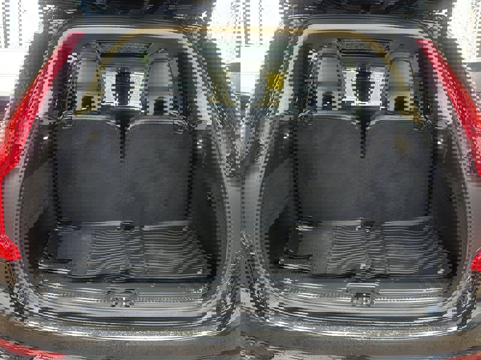 Used 2020 Volvo XC90 T6 Momentum w/ Protection Package Premier image 28