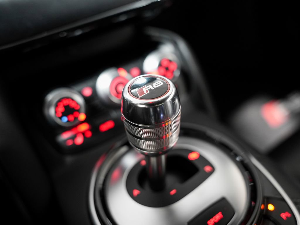 Used 2015 Audi R8 V10 w/ Full Leather Package image 18