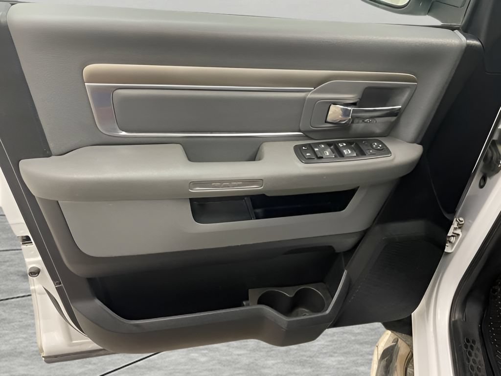 Used 2017 RAM 1500 Classic SLT AWD/4WD image 13